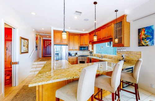 South Oceanside House | Luxury Beachfront Getaway - Main Stylish Home with Balcony, Firepit & Ocean Views