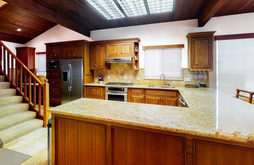 South Oceanside House | Luxury Beachfront Getaway - Main Stylish Home with Balcony, Firepit & Ocean Views