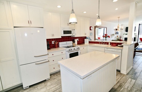 Oceanside Condo | Luxury Beachfront Lower Cottage, E17 North Coast Village
