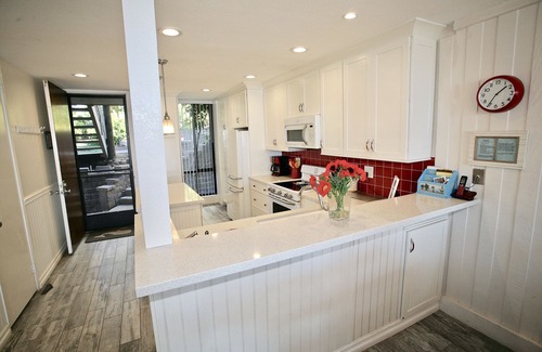Oceanside Condo | Luxury Beachfront Lower Cottage, E17 North Coast Village