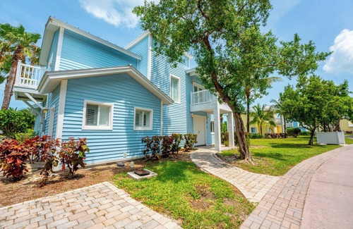 Alice Town House | Luxury Beachfront Retreat with Modern Amenities and Breathtaking Views in Bimini