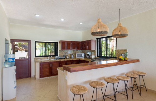 Soliman Bay Villa | LUXURY BEACHFRONT VILLA Includes 3 Pools, Wifi, Best Snorkeling & Kayaking Bay