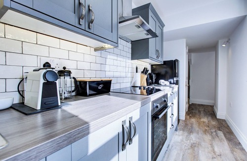 Margate Apartment | Luxury Beachside Apt | Sea View | Old Town Bars & Dining | Near Dreamland