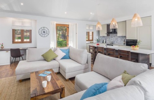 Bale House | Luxury Beachside Villa Porto Bus by Interhome
