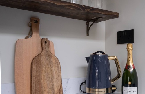 Knaresborough Apartment | Luxury Bijou Residence on Waterside in Historic Knaresborough