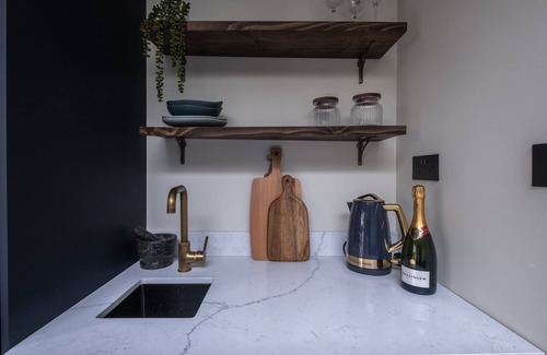 Knaresborough Apartment | Luxury Bijou Residence on Waterside in Historic Knaresborough