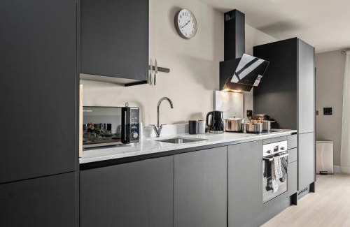 Sheldon Apartment | Luxury Birmingham Apartment - Parking