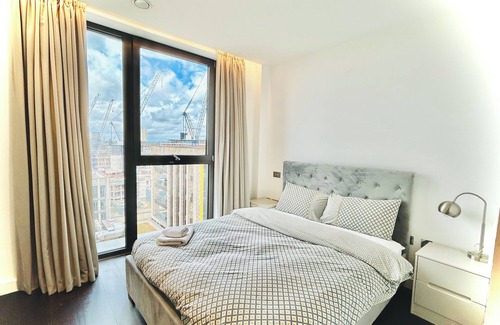 Tachbrook Apartment | Luxury bright 2bd 2br apartment by American Embassy in Nine Elm Centre Zone1