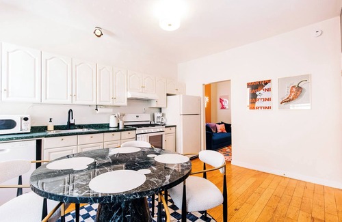 Harsimus Cove House | Luxury brownstone, sleeps 5, 20 mins NYC!
