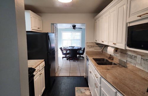 Biloxi Cottage | Luxury Bungalow close to the Beaches, Entertainment & Casinos.