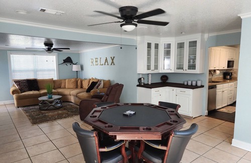 Biloxi Cottage | Luxury Bungalow close to the Beaches, Entertainment & Casinos.