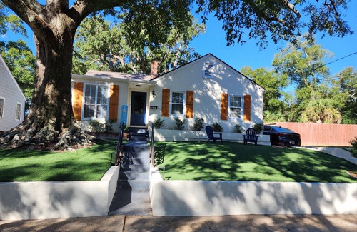 Biloxi Cottage | Luxury Bungalow close to the Beaches, Entertainment & Casinos.