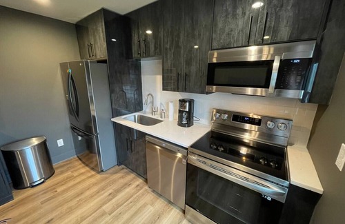 Carrollton House | Luxury By Downtown Train Depot