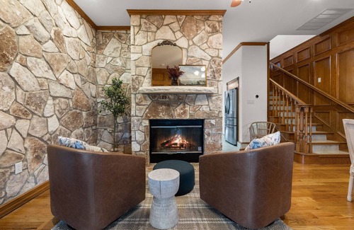 Seguin Villa | Luxury by the Lake - English Villa - Sleeps 23