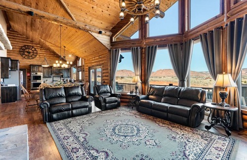Kanab Cabin | Luxury Cabin: Hot Tub, Firepit, Pickleball, Views!
