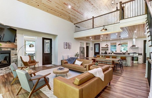 Logan Cabin | Luxury Cabin in Hocking Hills - Sleeps 16, amazing amenities