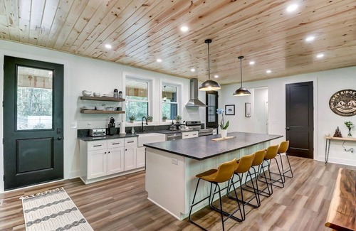 Logan Cabin | Luxury Cabin in Hocking Hills - Sleeps 16, amazing amenities