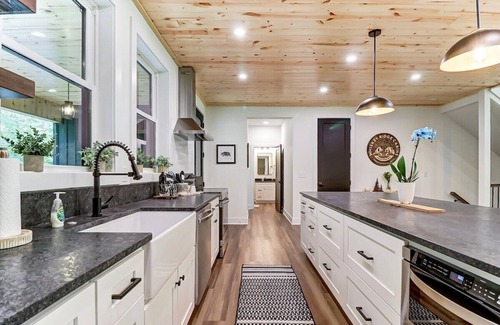 Logan Cabin | Luxury Cabin in Hocking Hills - Sleeps 16, amazing amenities