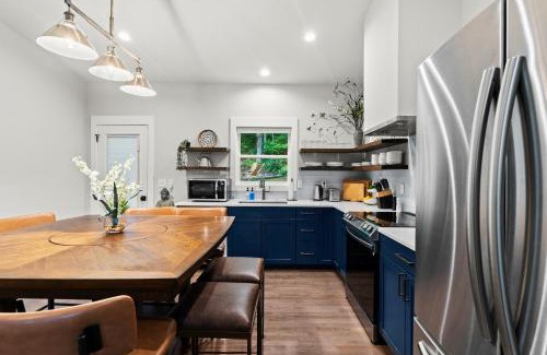 Swannanoa House | Luxury Cabin near Asheville and Black Mountain