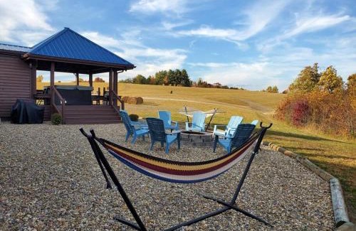 Wellington House | Luxury Cabin w/Game Room & Hot Tub at Cave Run Lake