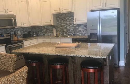 Hackberry House | Luxury camp with Incredible water views! Best fishing and crabbing around !