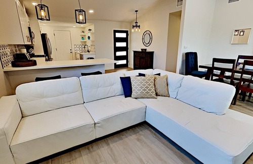 Bay Ho House | Luxury Canyon Living 4-Bedroom Home in North Clairemont