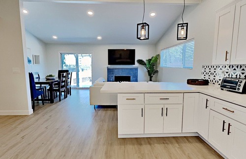 Bay Ho House | Luxury Canyon Living 4-Bedroom Home in North Clairemont