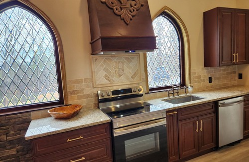 Adairsville Other | Luxury Castle w/hot tub sleeps 8 w/treasure hunt