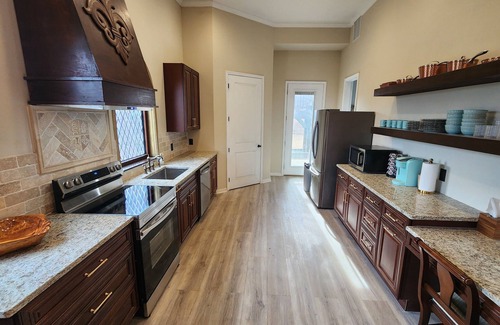 Adairsville Other | Luxury Castle w/hot tub sleeps 8 w/treasure hunt