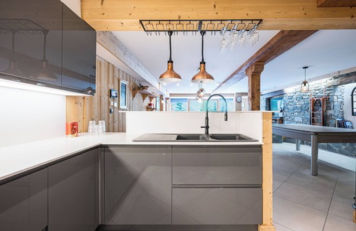 Les Bruyeres Ski Chalet | Luxury catered ski in ski out chalet