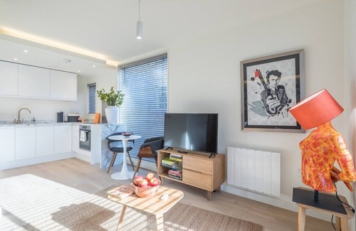 Cambridge City Centre Apartment | Luxury Central Riverside Apartment With Parking