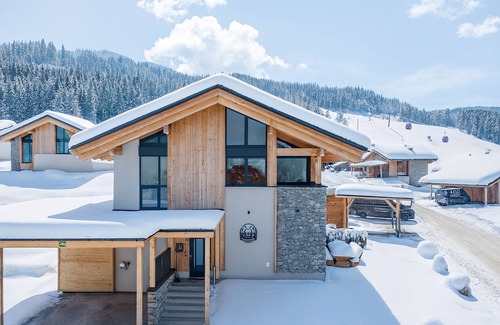 Sankt Lambrecht House | Luxury chalet Alpenglück with sauna at ski slope