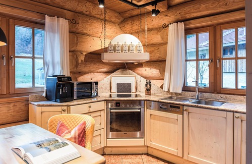 Ruhpolding Apartment | Luxury chalet natural log cabin, 165sqm, 3 bedrooms, 2 bathrooms, fireplace, terrace with jacuzzi