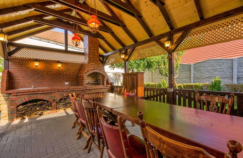 Vladeni Ski Chalet | Luxury Chalet with private swimmingpool located in residential Saxon area