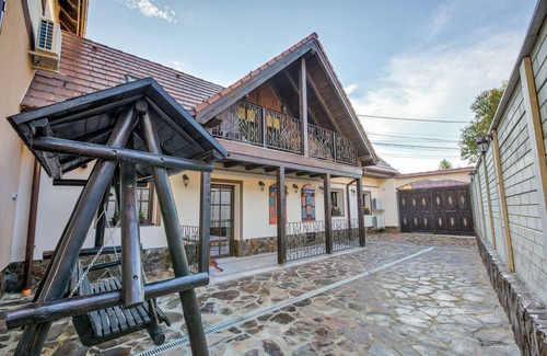 Vladeni Ski Chalet | Luxury Chalet with private swimmingpool located in residential Saxon area