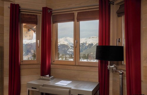 Courchevel Ski Chalet | Luxury chalet with relaxation area for 10 people