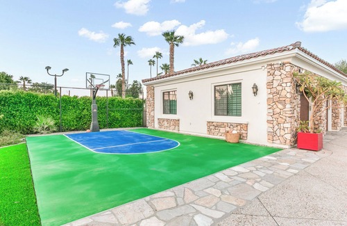 Bermuda Dunes House | Luxury,Cinema,Basketball,Volleyball, Pickleball, Putting Green,Ping Ping,1 acre