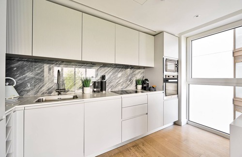 Shepherd's Bush Apartment | Luxury City Retreat-Prime Location-5Star Amenities