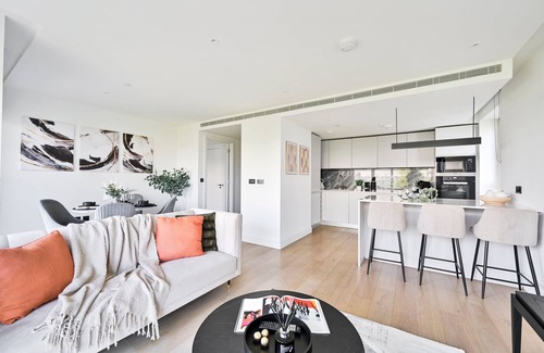 Shepherd's Bush Apartment | Luxury City Retreat-Prime Location-5Star Amenities
