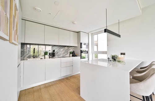 Shepherd's Bush Apartment | Luxury City Retreat-Prime Location-5Star Amenities