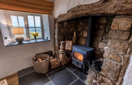 Rhyd-y-clafdy Villa | Luxury coast house, with views of Nefyn bay