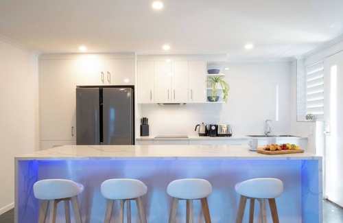Airlie Beach House | Luxury Coastal Escape with Panoramic Sea Views across Airlie Beach