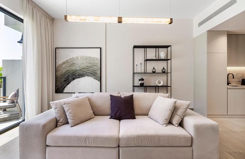 Dubai Apartment | Luxury Coastal Living at La Voile Port De La Mer