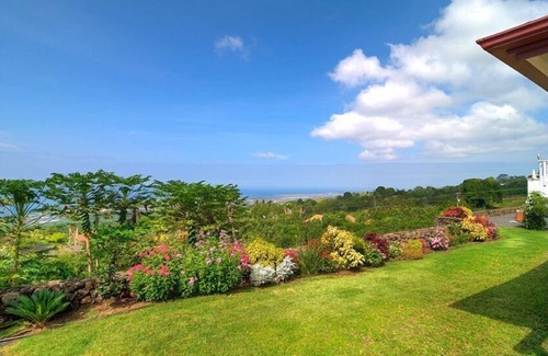 Holualoa Cottage | Luxury Coffee Farm -Endless Views -Pool - Now Totally Exclusive