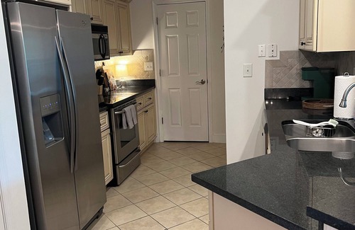 Charleston Condo | Luxury Condo 2 miles to the beach! Great for traveling Nurses!