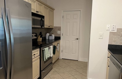 Charleston Condo | Luxury Condo 2 miles to the beach! Great for traveling Nurses!