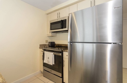 Coconut Grove Resort | Luxury Condo @ Hotel Arya Coconut Grove - BAY VIEW/POOL/GYM/SAUNA/FREE PARKING!