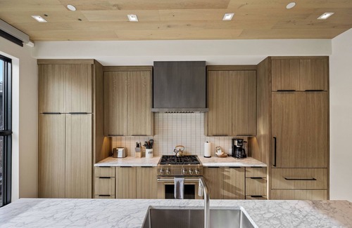 Jackson Condo | Luxury Condo in Jackson Hole with Hot Tub, Central Location & Mountain Views