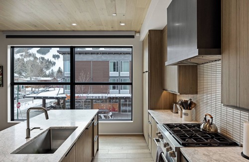 Jackson Condo | Luxury Condo in Jackson Hole with Hot Tub, Central Location & Mountain Views