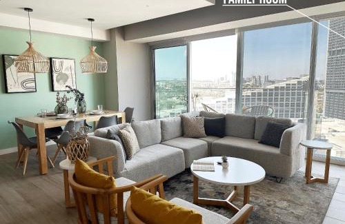 Financial District Apartment | Luxury Condo in Lobby33 near Andares By Bamboo